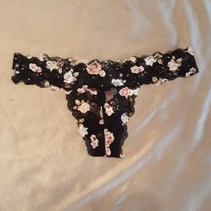 NWT Victoria's Secret Pink Lace Thong Sz. Med.